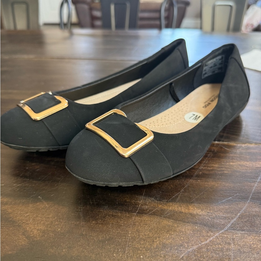 London Fog Black Loafers with Gold Accent